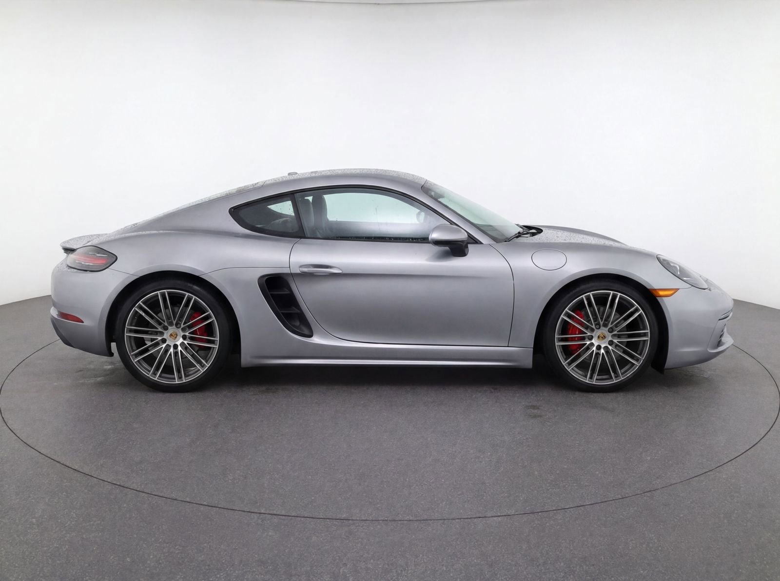 Used 2025 Porsche 718 Cayman RWD image 2