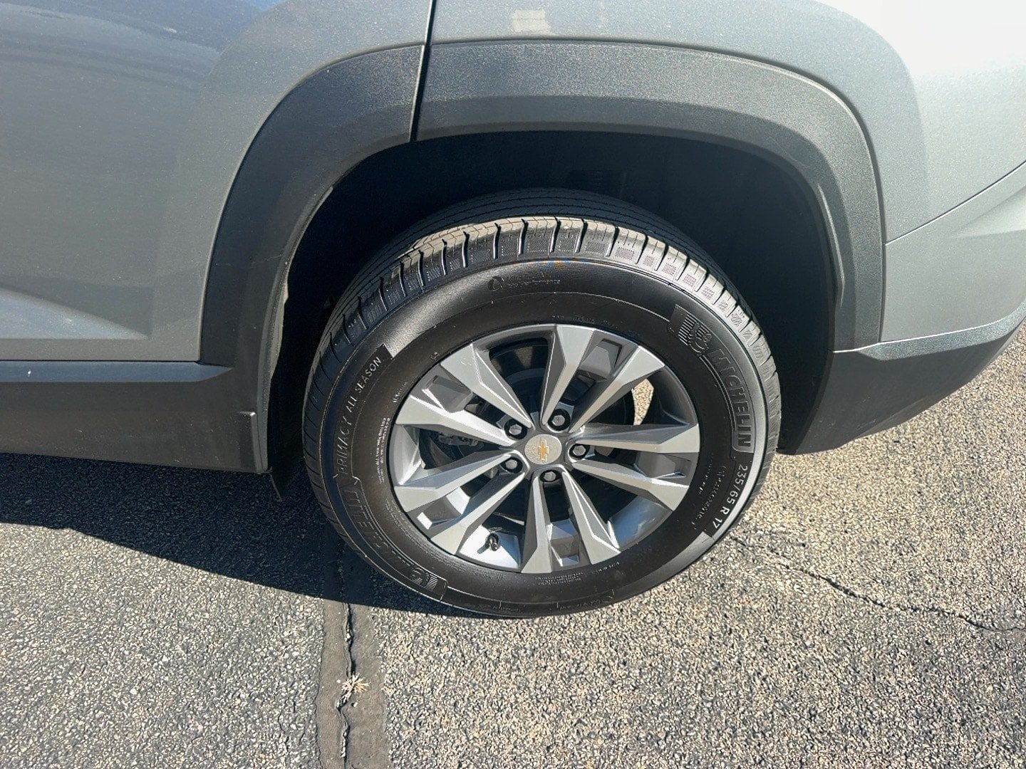 Used 2026 Chevrolet Equinox LT AWD/4WD image 9