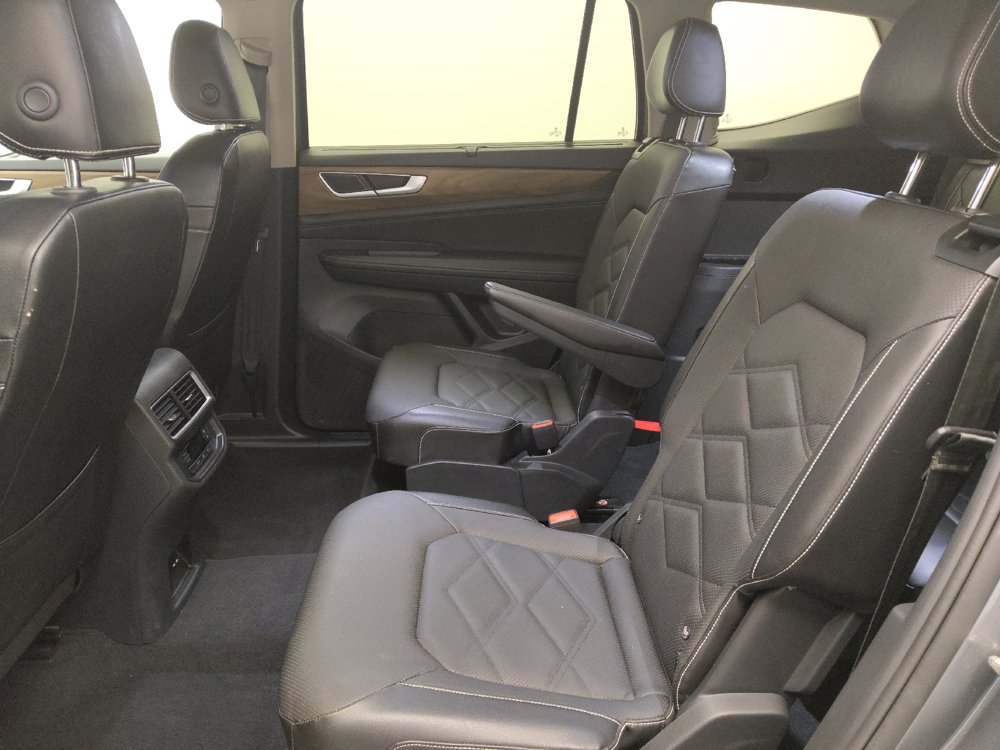 Used 2024 Volkswagen Atlas SE w/ Panoramic Sunroof Package FWD image 18