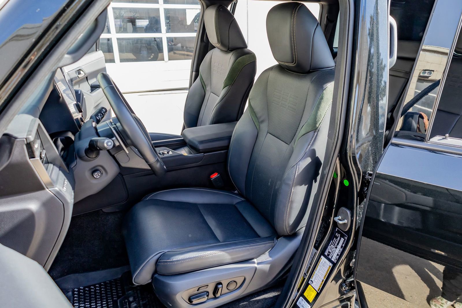 Used 2024 Lexus GX 550 AWD/4WD image 30