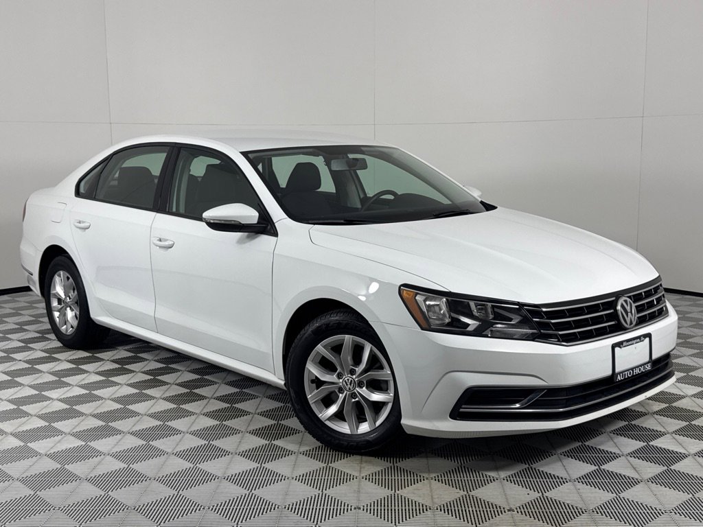 Used 2018 Volkswagen Passat 2.0T S w/ Driver Assistance Package image 2