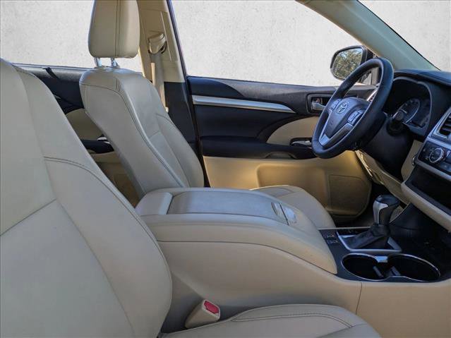 Used 2016 Toyota Highlander XLE image 24