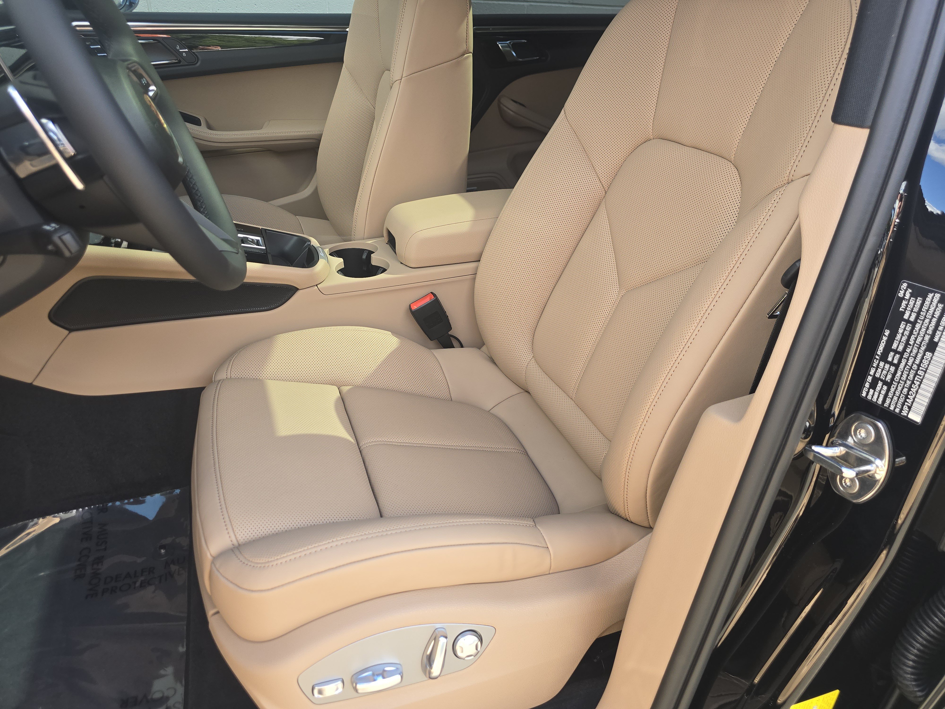 New 2026 Porsche Macan AWD/4WD image 5