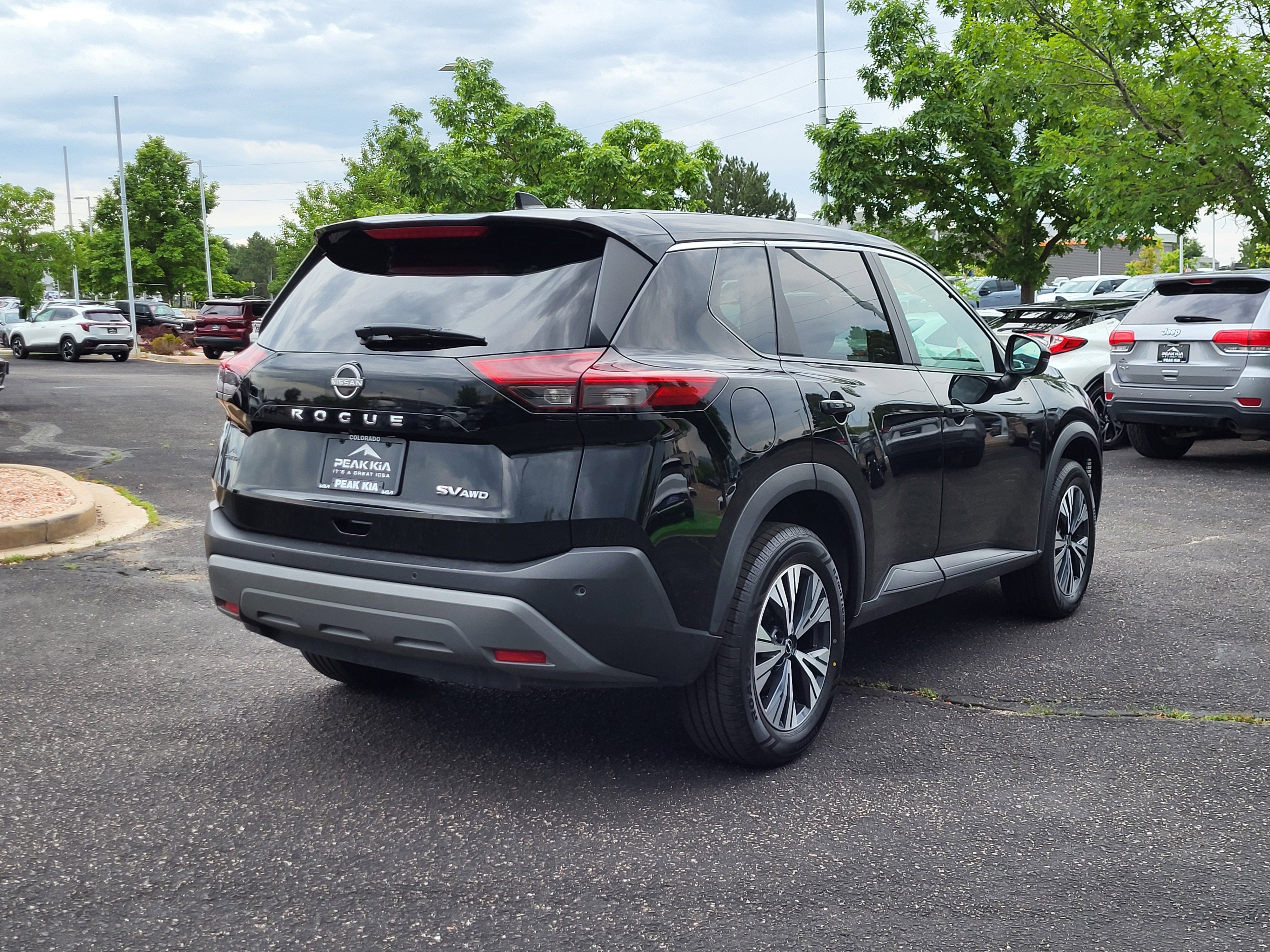 Used 2022 Nissan Rogue SV image 4