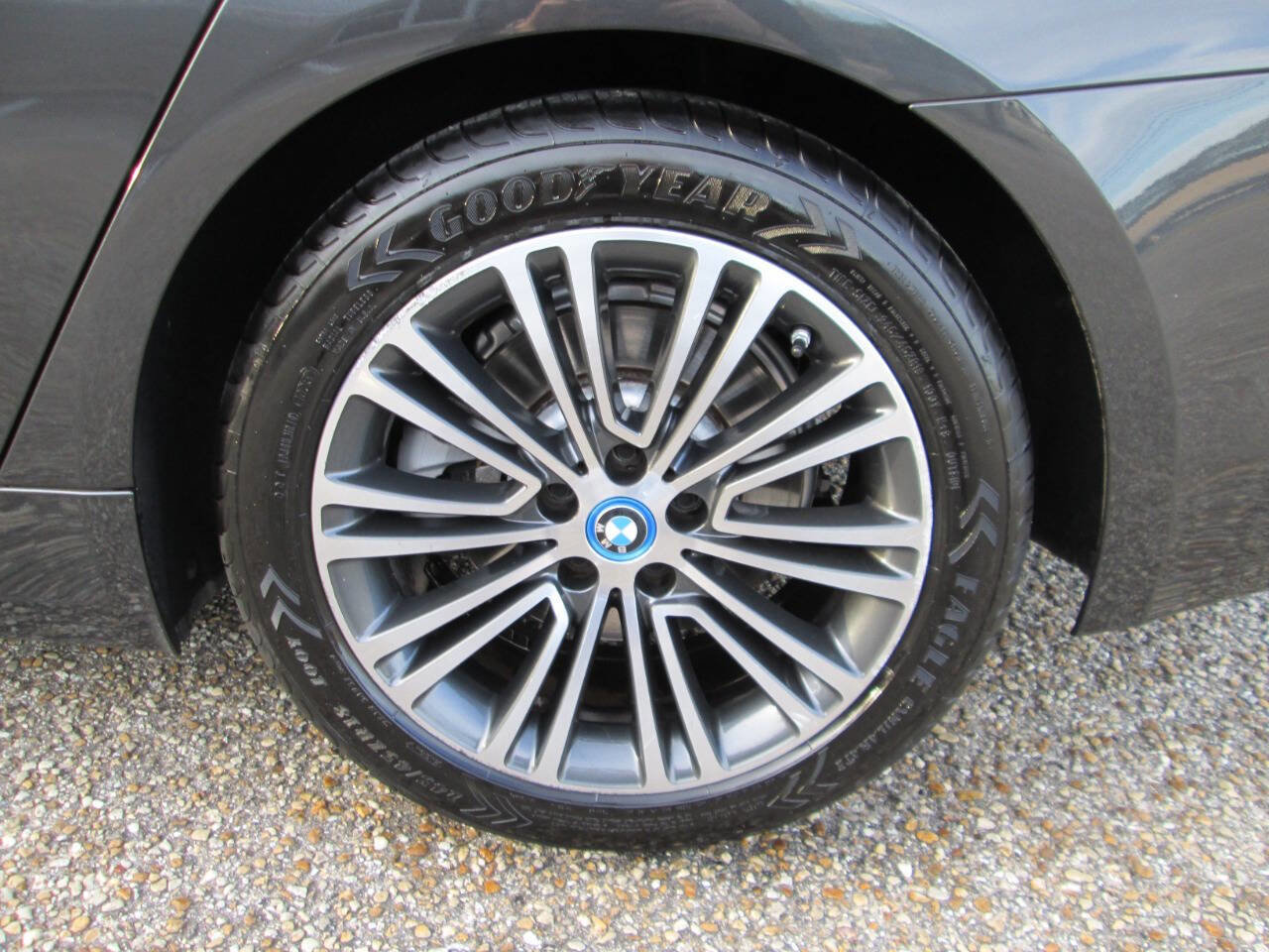 Used 2019 BMW 530e 530e iPerformance 4dr Sedan w/ Convenience Package image 8