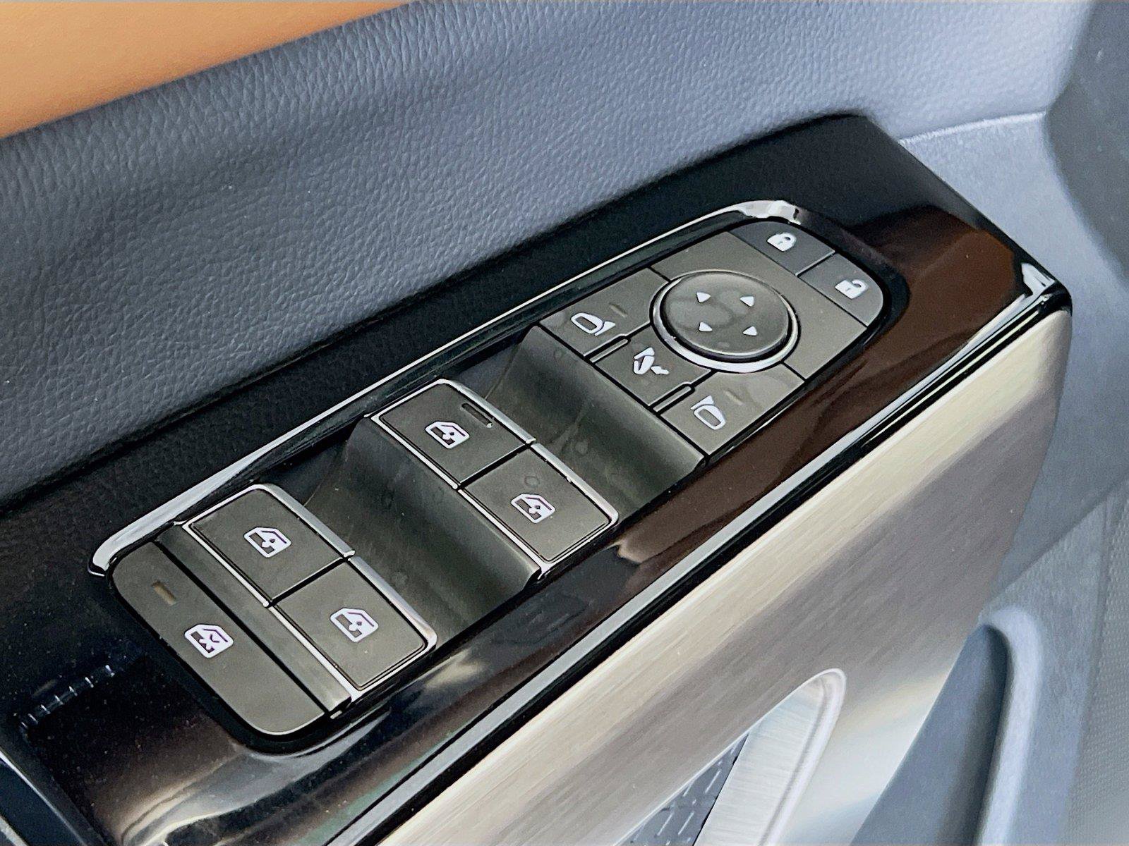 Used 2024 Nissan Pathfinder Platinum w/ Cargo Package FWD image 21
