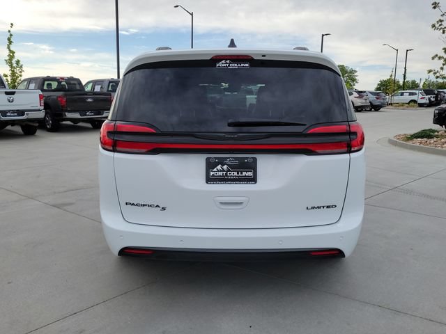 Used 2025 Chrysler Pacifica Limited FWD image 4