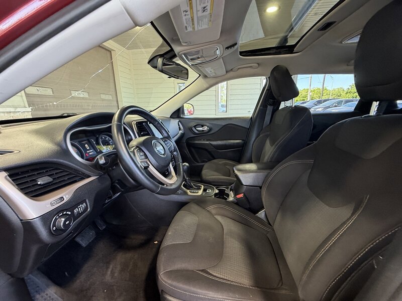 Used 2016 Jeep Cherokee Latitude w/ Safety/Convenience Group AWD/4WD image 12