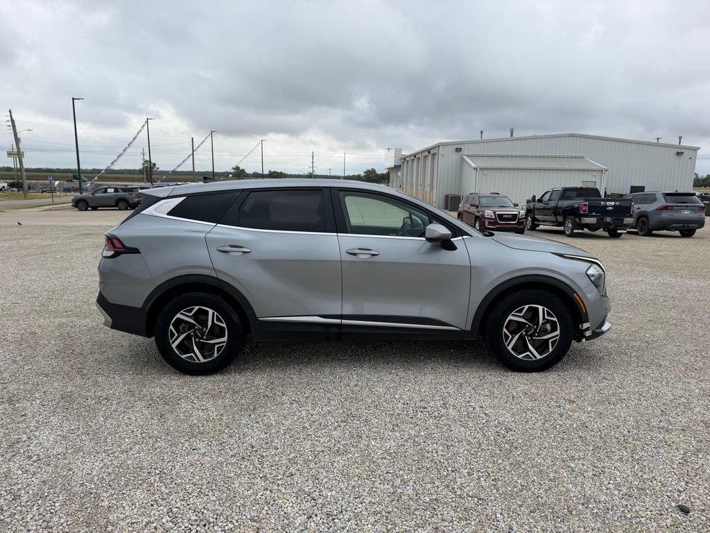 Used 2023 Kia Sportage LX FWD image 2