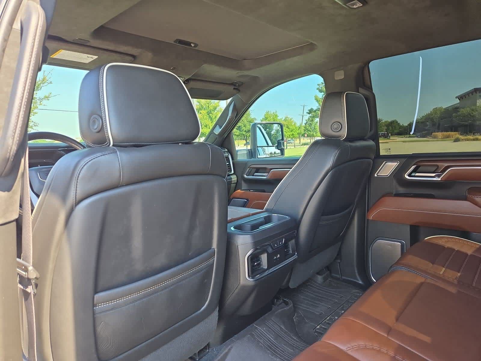 Used 2024 GMC Sierra 3500 Denali Ultimate AWD/4WD image 17