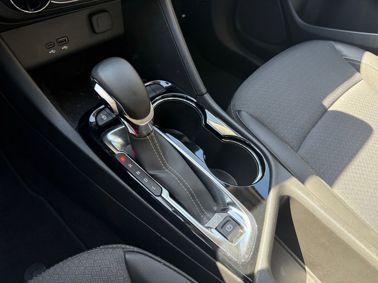 Used 2025 Buick Encore GX Preferred image 41