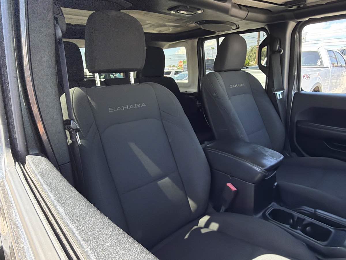 Used 2019 Jeep Wrangler Unlimited Sahara AWD/4WD image 5