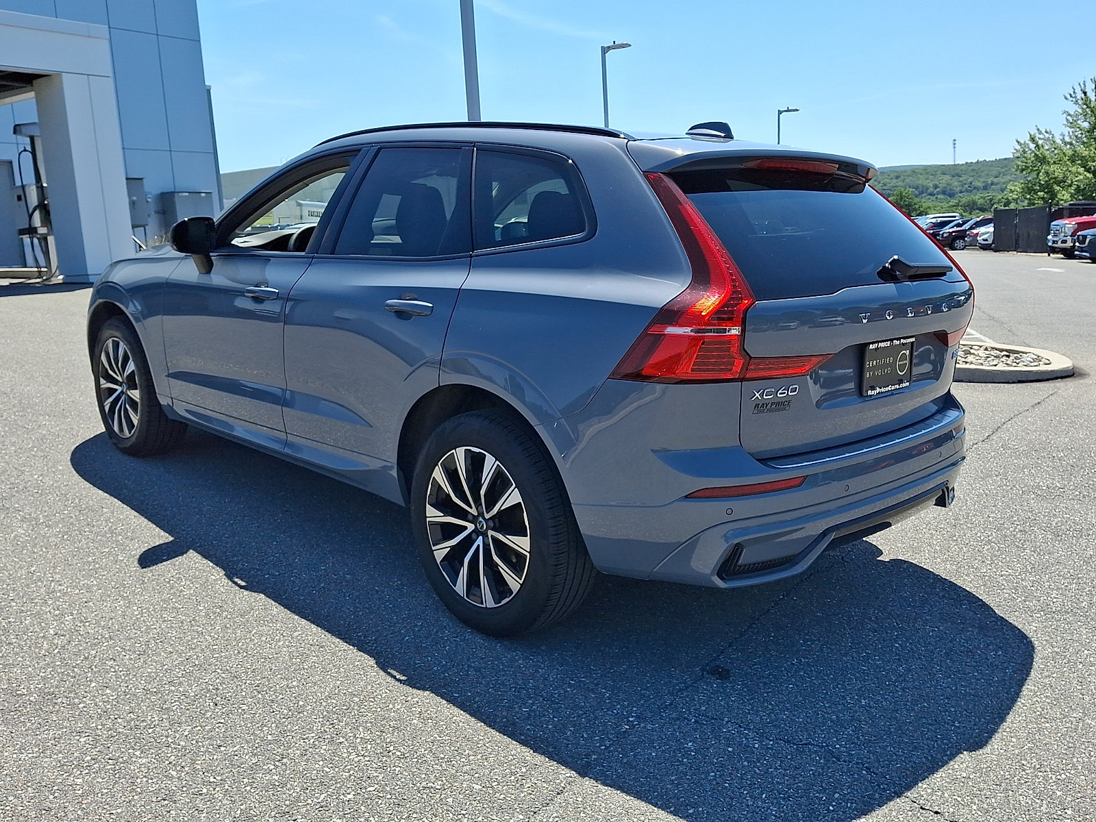 Certified 2024 Volvo XC60 B5 Core w/ Protection Package Premier AWD/4WD image 4