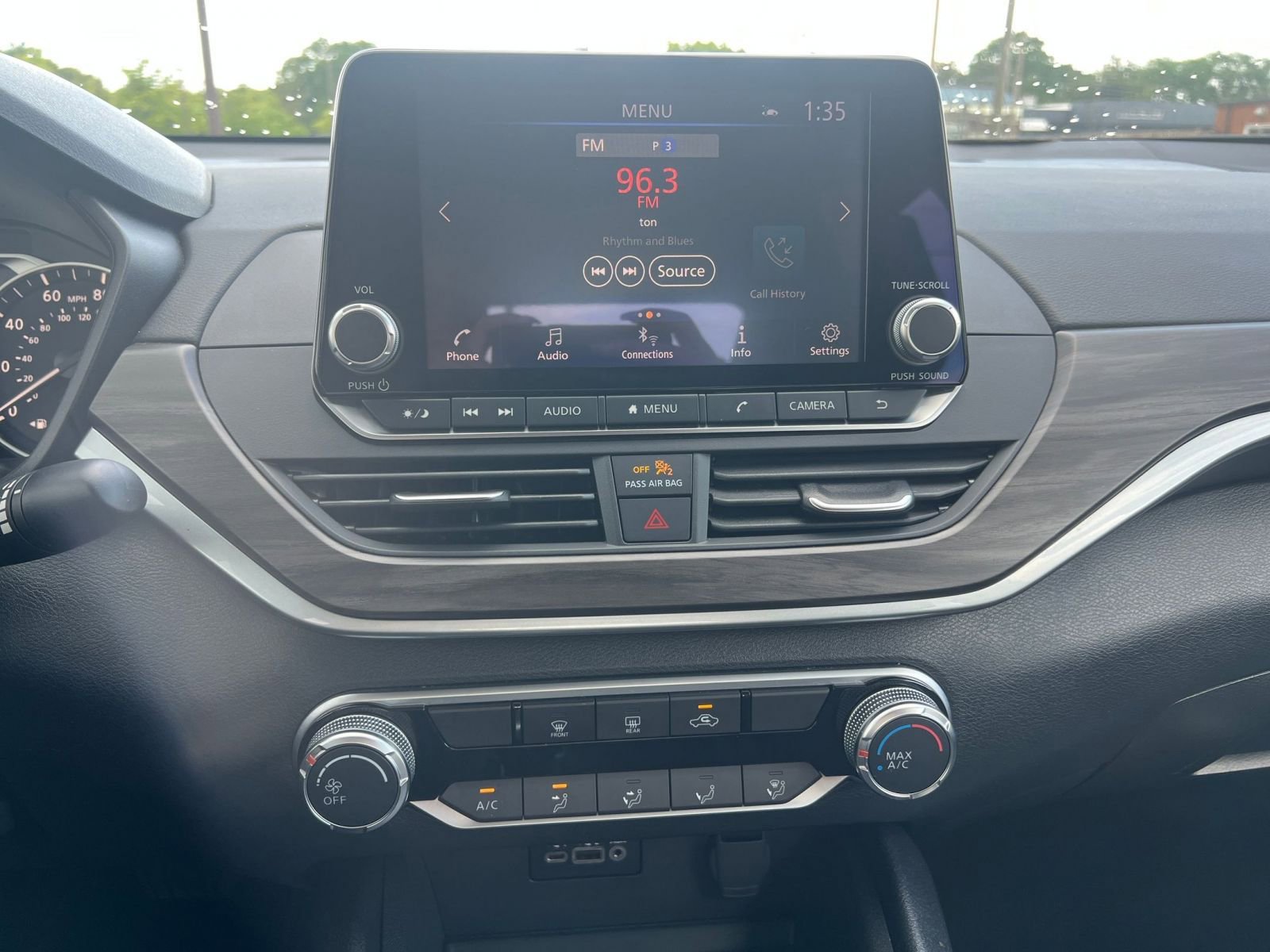 Used 2025 Nissan Altima 2.5 SV FWD image 17