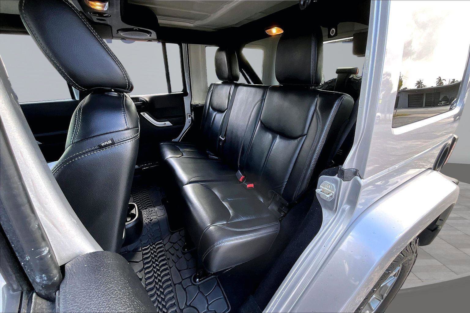 Used 2014 Jeep Wrangler Unlimited Rubicon w/ Dual Top Group AWD/4WD image 21