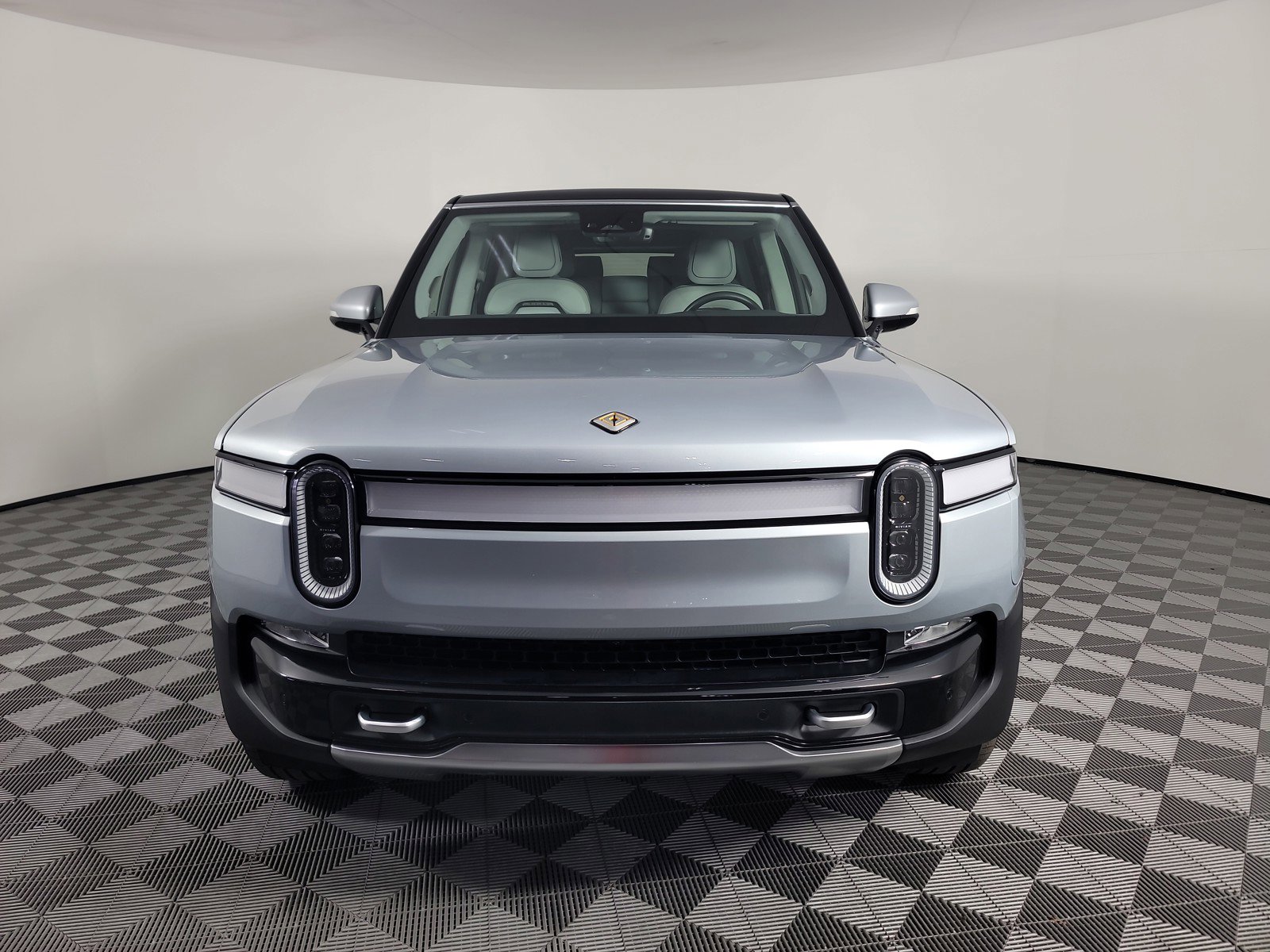 Used 2024 Rivian R1S Adventure AWD/4WD image 8