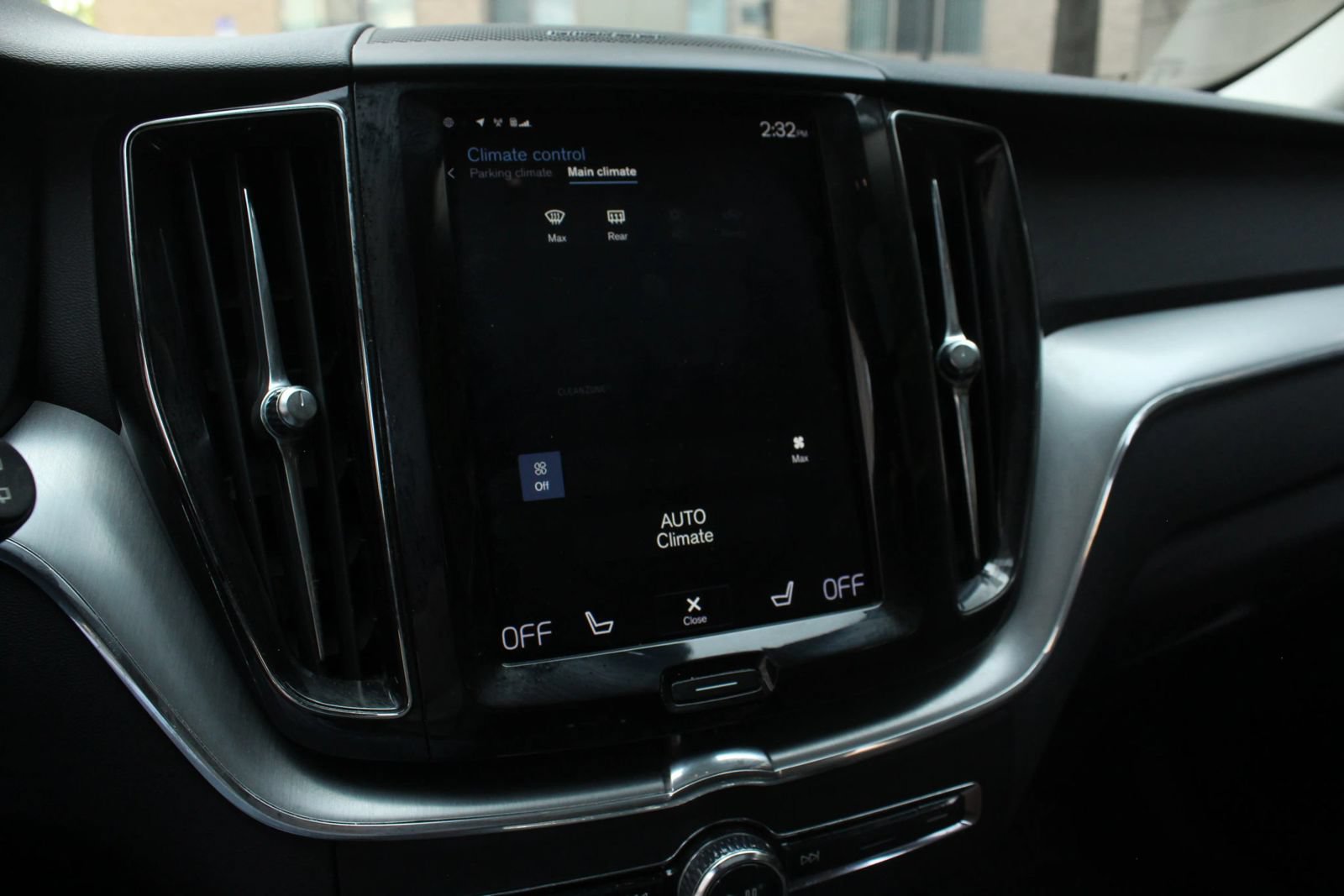 Used 2019 Volvo XC60 T5 Momentum w/ Multimedia Package AWD/4WD image 33