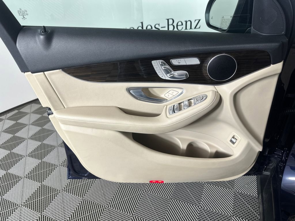 Used 2021 Mercedes-Benz GLC 300 image 10
