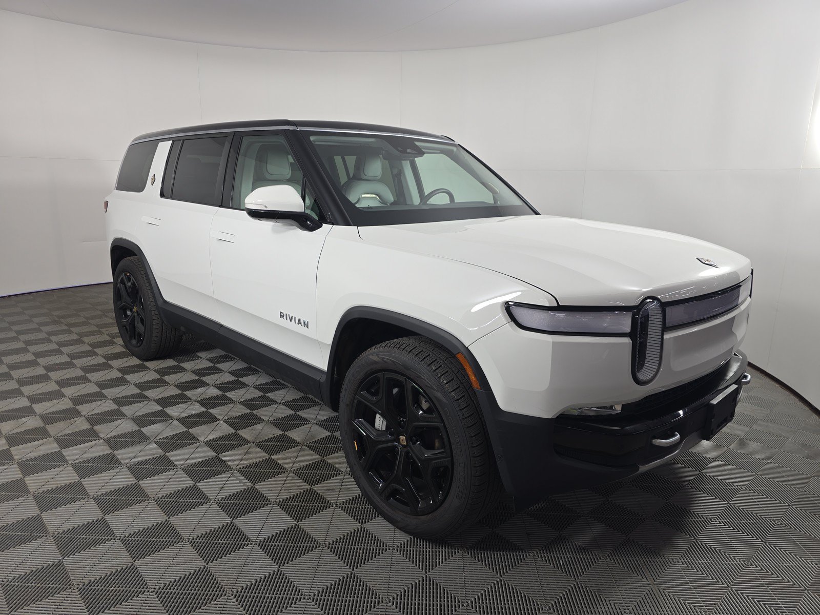 Used 2024 Rivian R1S Adventure AWD/4WD image 7
