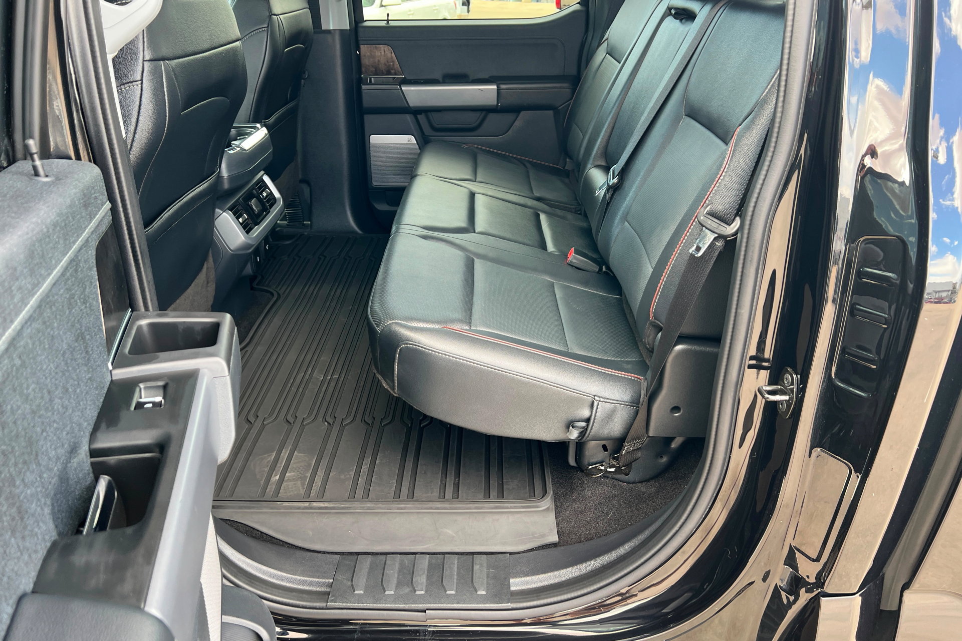 Used 2023 Ford F150 Lariat w/ Trailer Tow Package AWD/4WD image 22