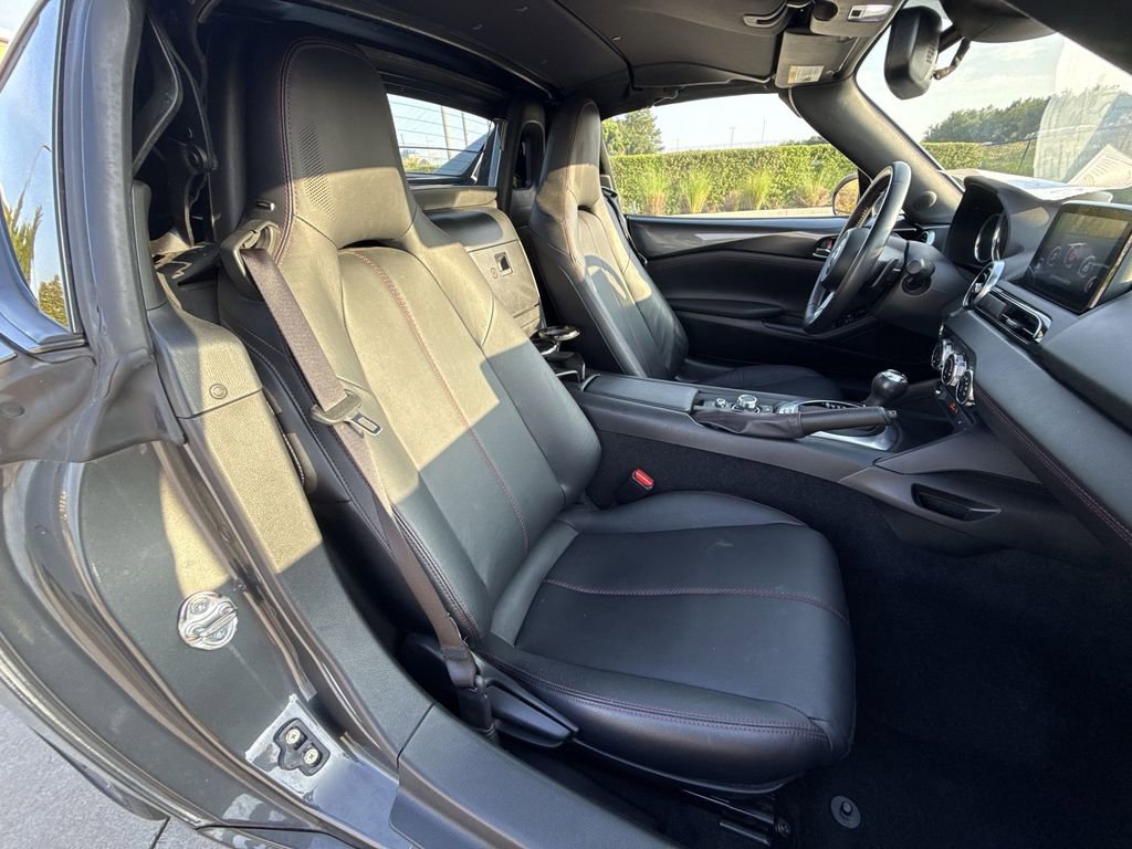 Used 2019 MAZDA MX-5 Miata RF Grand Touring RWD image 16