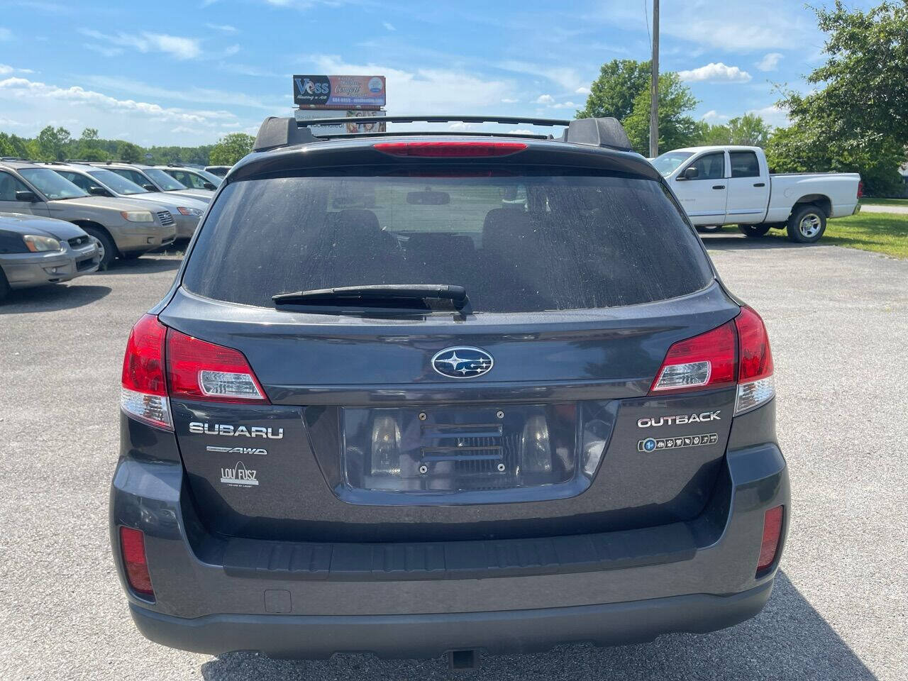 Used 2010 Subaru Outback 2.5i Limited AWD/4WD image 5