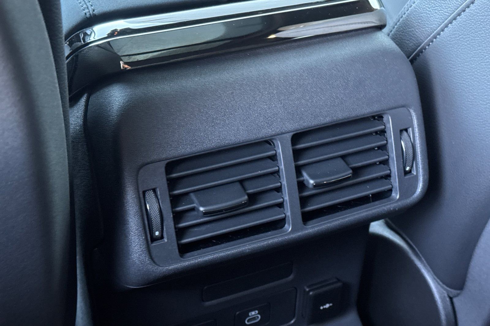 Used 2026 Land Rover Range Rover Velar Dynamic SE image 13