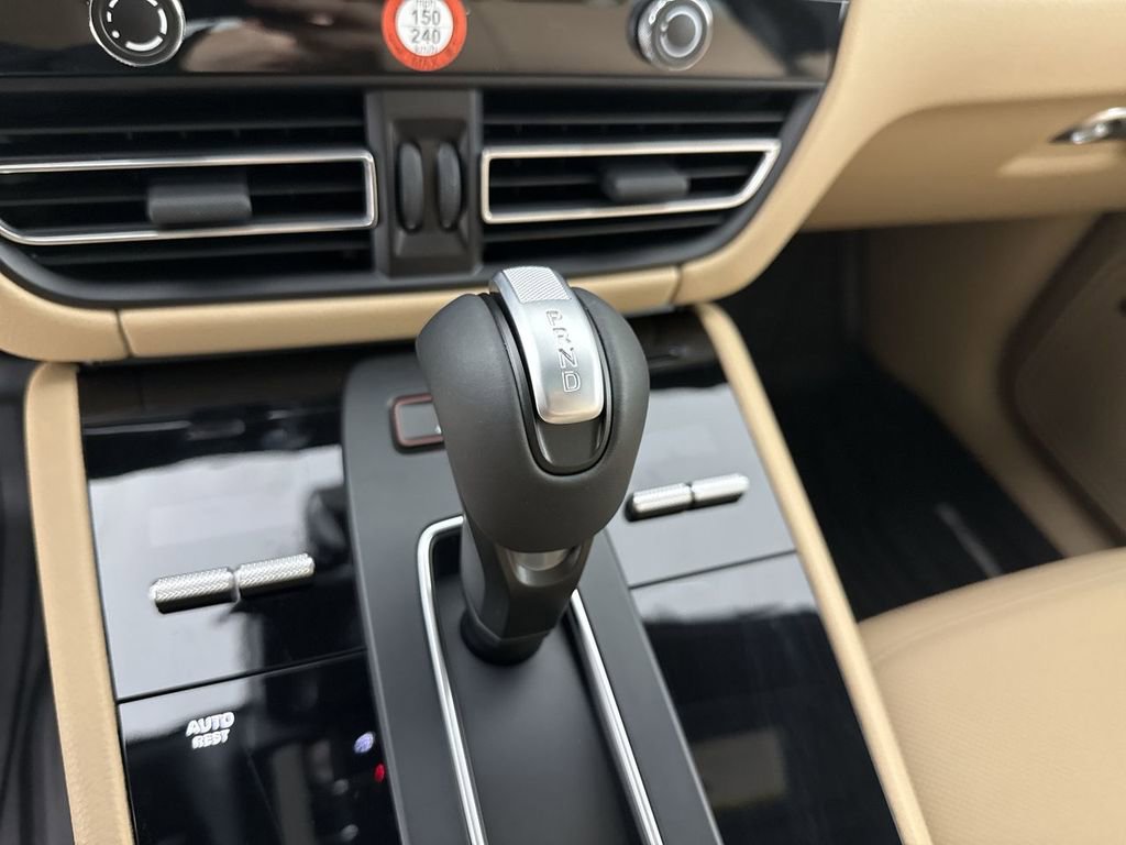 New 2026 Porsche Macan AWD/4WD image 33