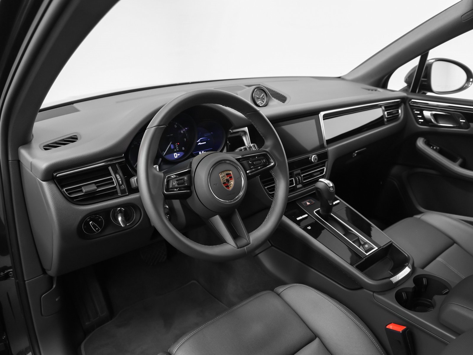 Used 2025 Porsche Macan image 44