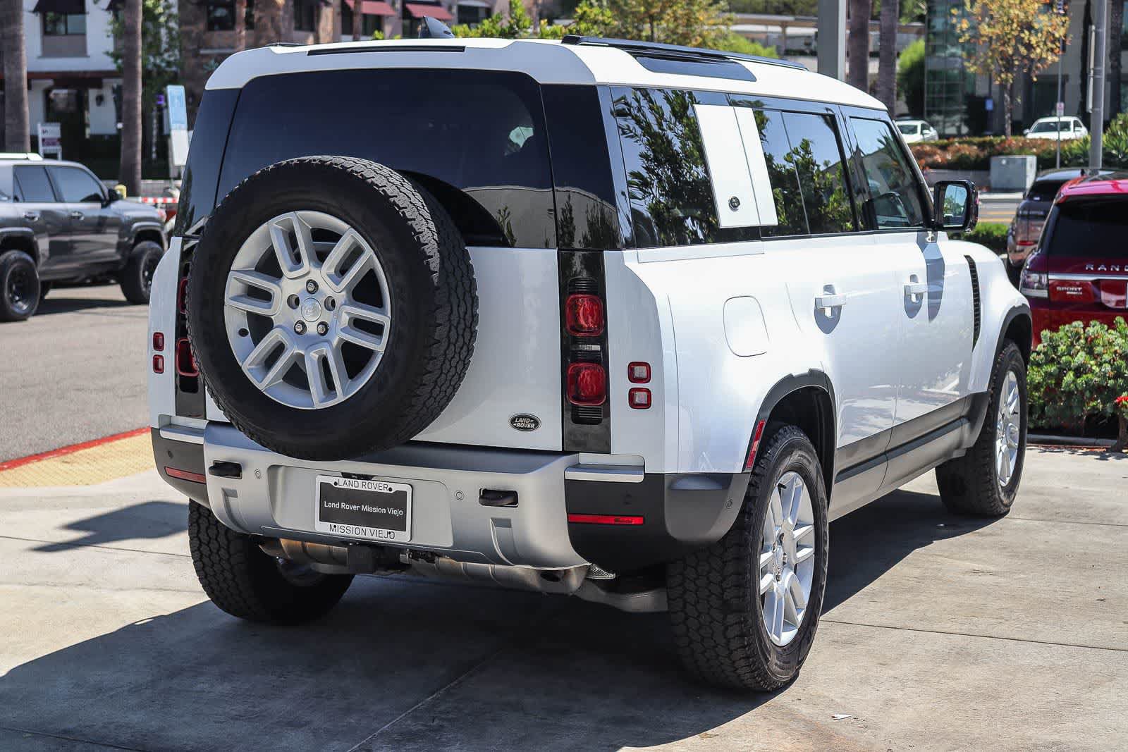 Used 2023 Land Rover Defender 110 S AWD/4WD image 6