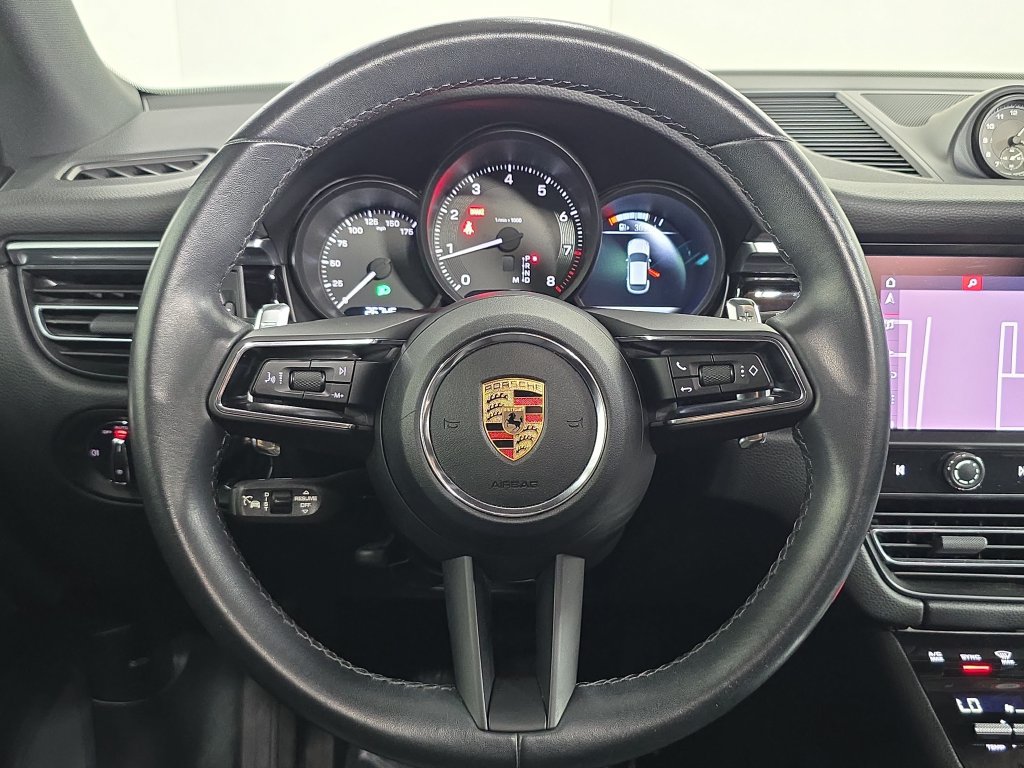 Certified 2023 Porsche Macan AWD/4WD image 14