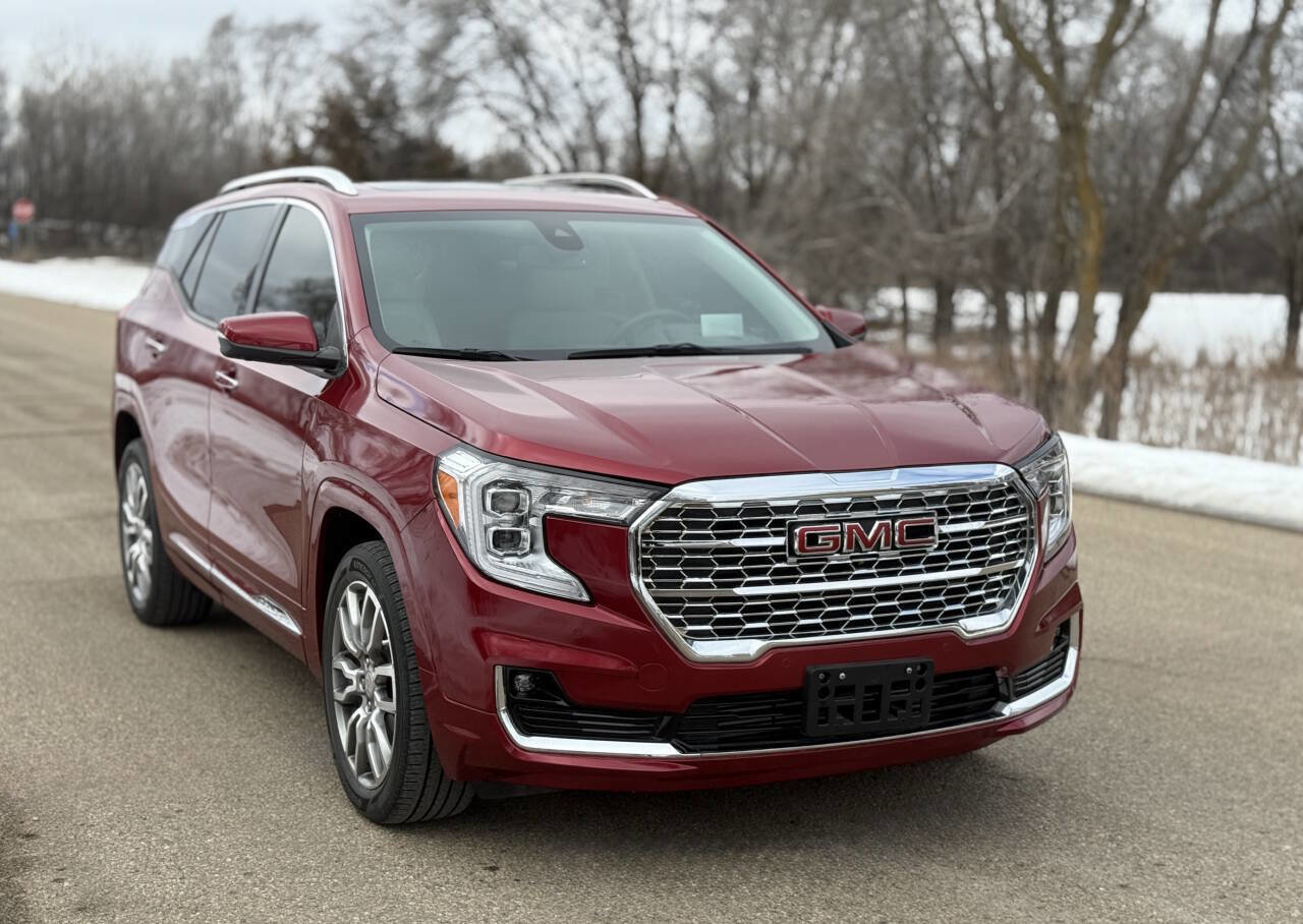 Used 2023 GMC Terrain Denali w/ Denali Premium Package AWD/4WD image 4