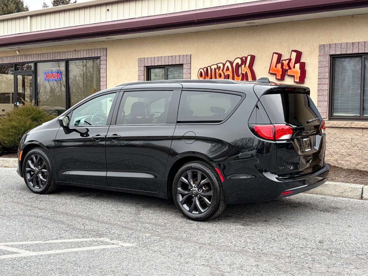Used 2019 Chrysler Pacifica Touring-L w/ Advanced Safetytec Group FWD image 5