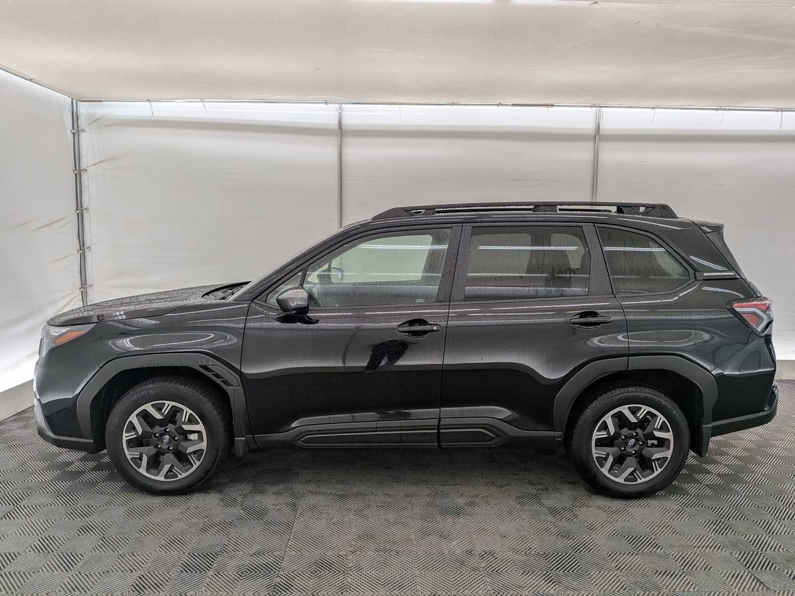 Used 2025 Subaru Forester Premium w/ Convenience Package #2 image 3