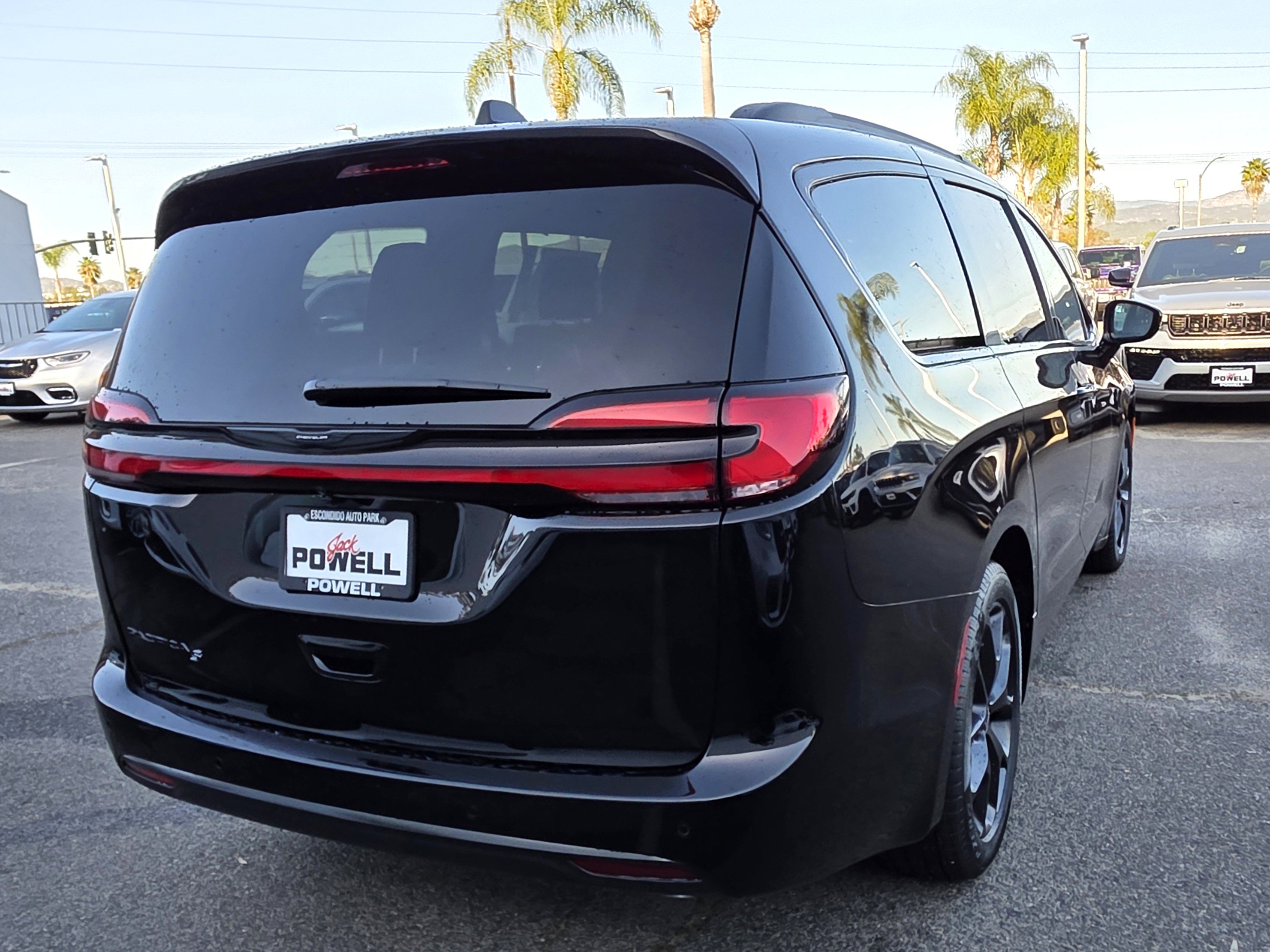 New 2026 Chrysler Pacifica Select w/ S Appearance Package image 5