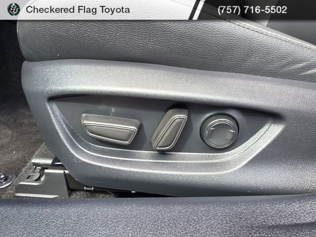 Used 2025 Toyota Camry SE w/ Convenience Package image 24