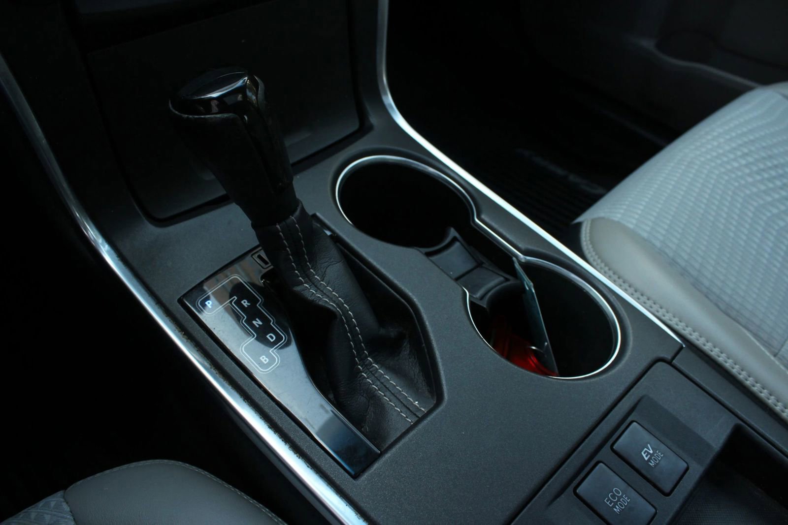 Used 2015 Toyota Camry SE w/ Moonroof Package FWD image 33