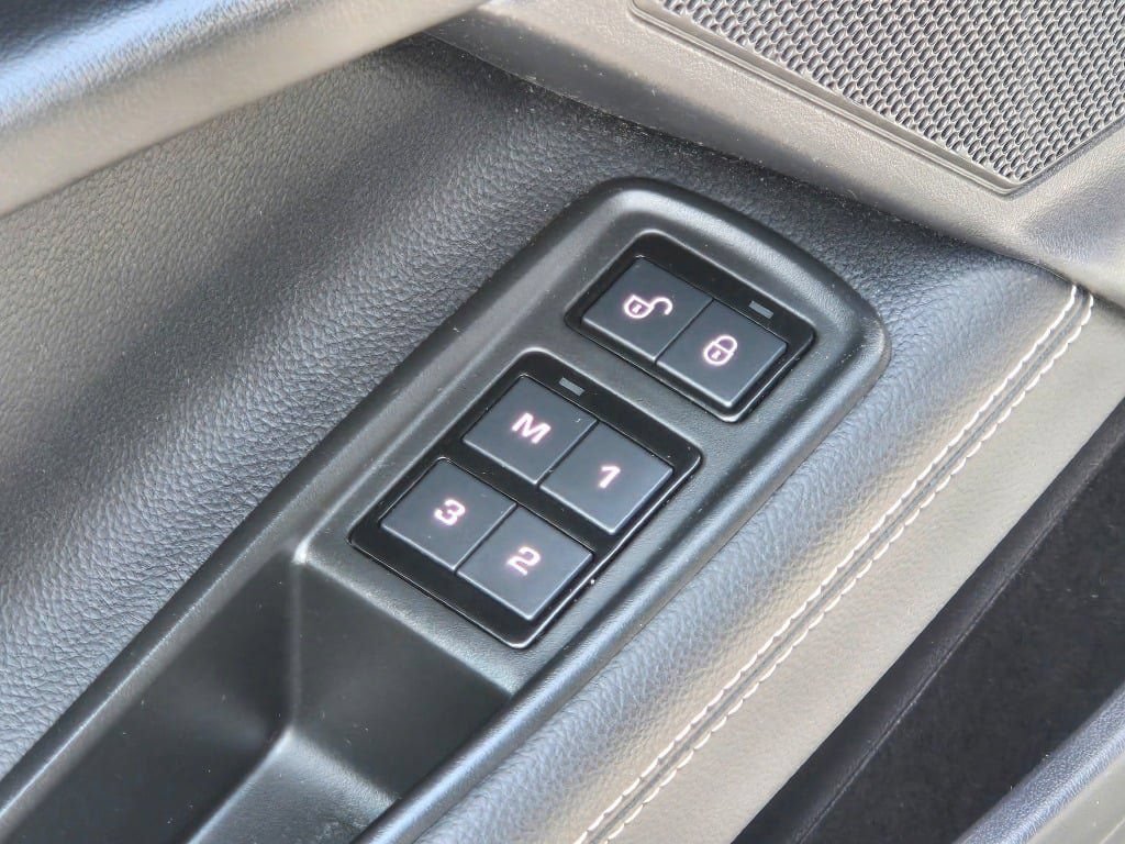 Used 2019 Jaguar XE R-Sport RWD image 20