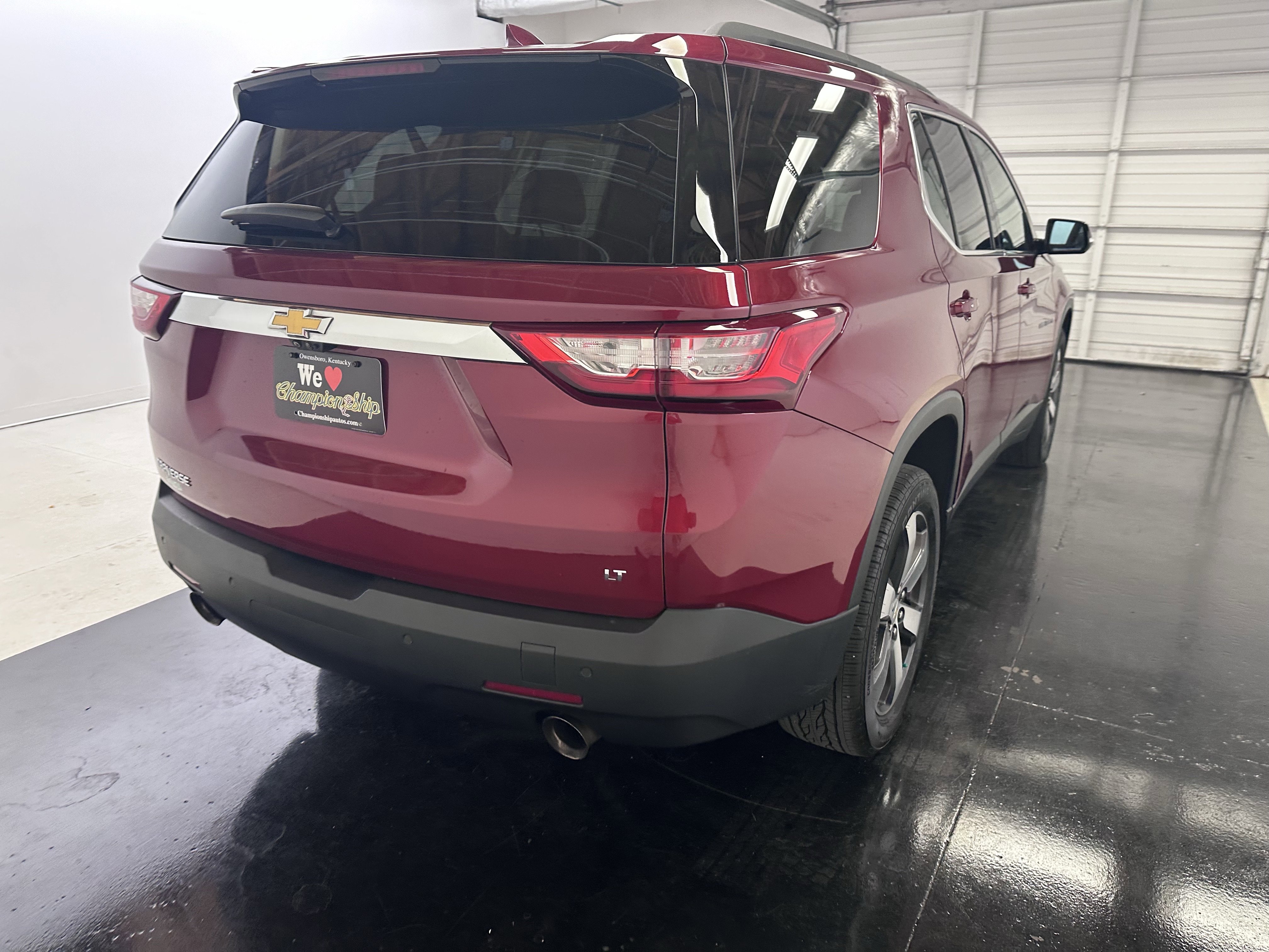 Used 2020 Chevrolet Traverse LT w/ LT Premium Package FWD image 12