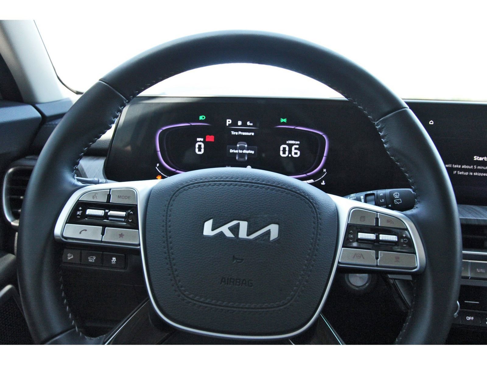 Used 2025 Kia Telluride EX w/ EX Captain's Chair Package image 16