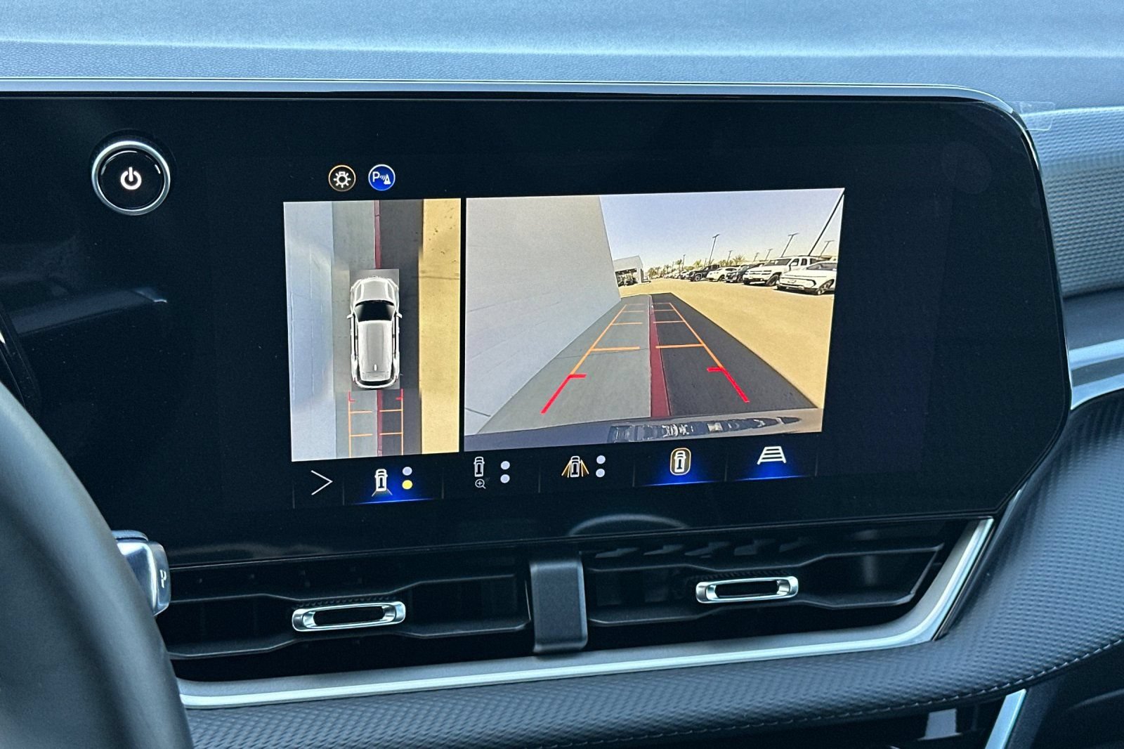 New 2026 Chevrolet Equinox LT w/ Safety and Technology Package FWD image 20