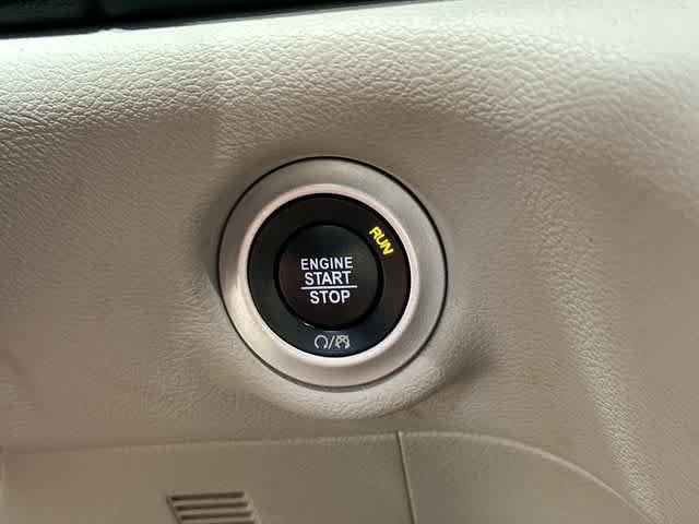 Used 2019 Chrysler Pacifica Touring-L FWD image 10
