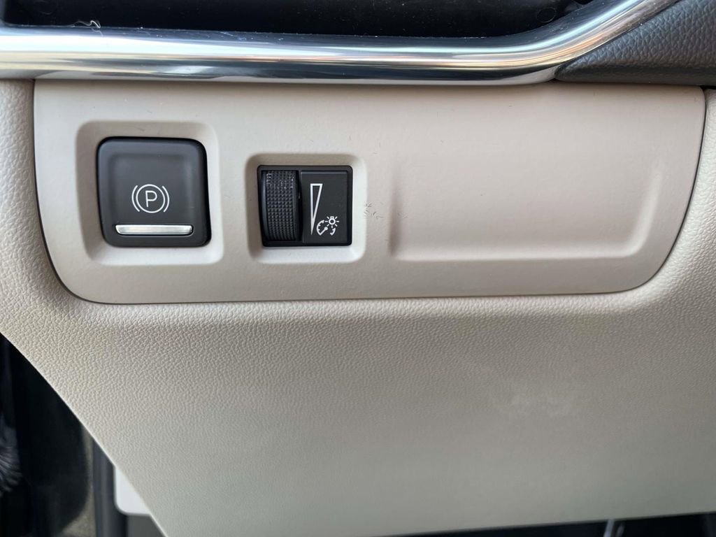 Certified 2023 Cadillac XT4 Luxury image 21