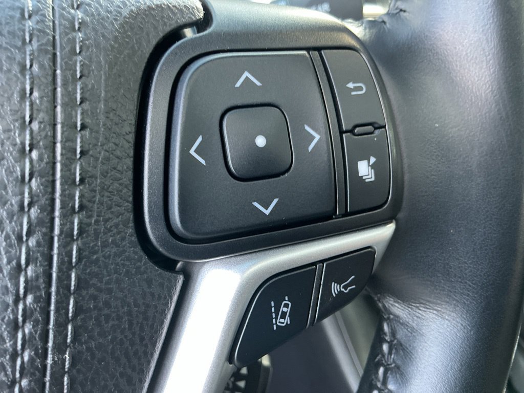 Used 2019 Toyota Highlander XLE AWD/4WD image 25