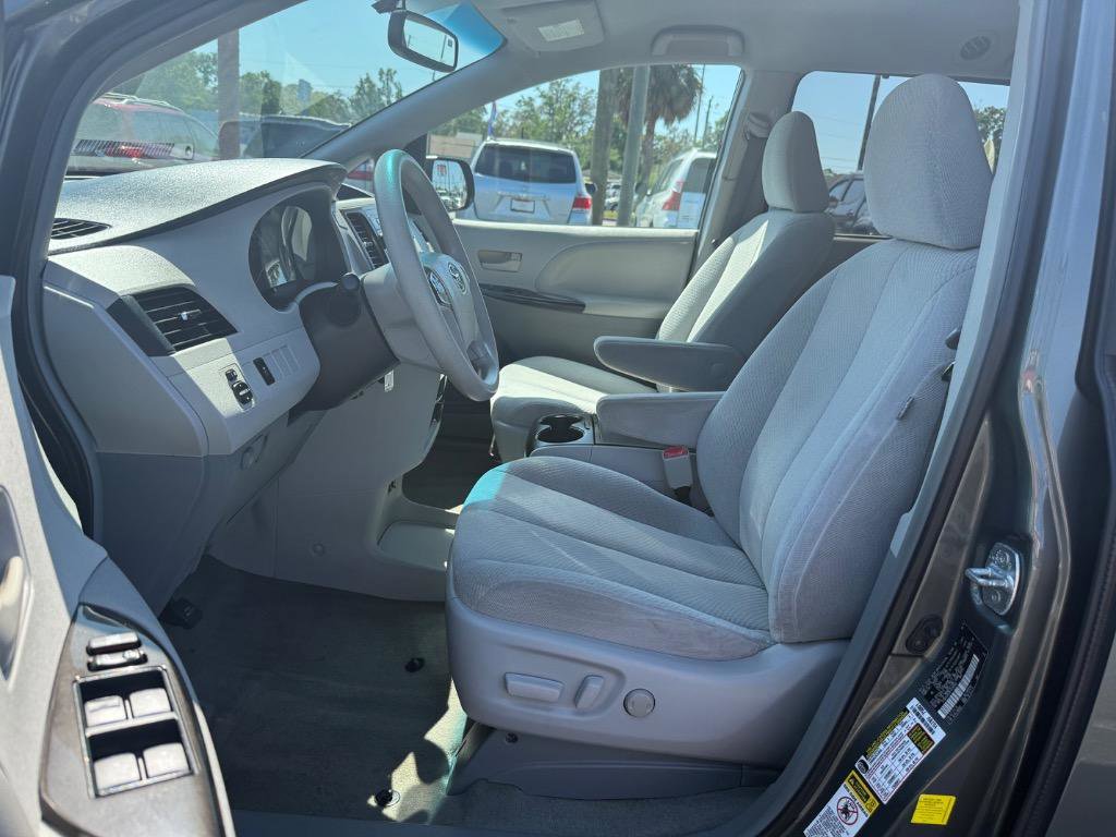 Used 2014 Toyota Sienna LE image 12
