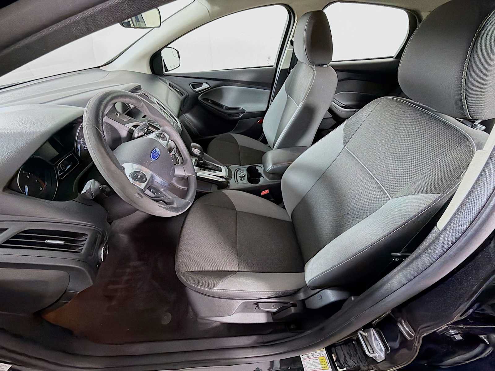 Used 2013 Ford Focus SE w/ SE Winter Pkg FWD image 18