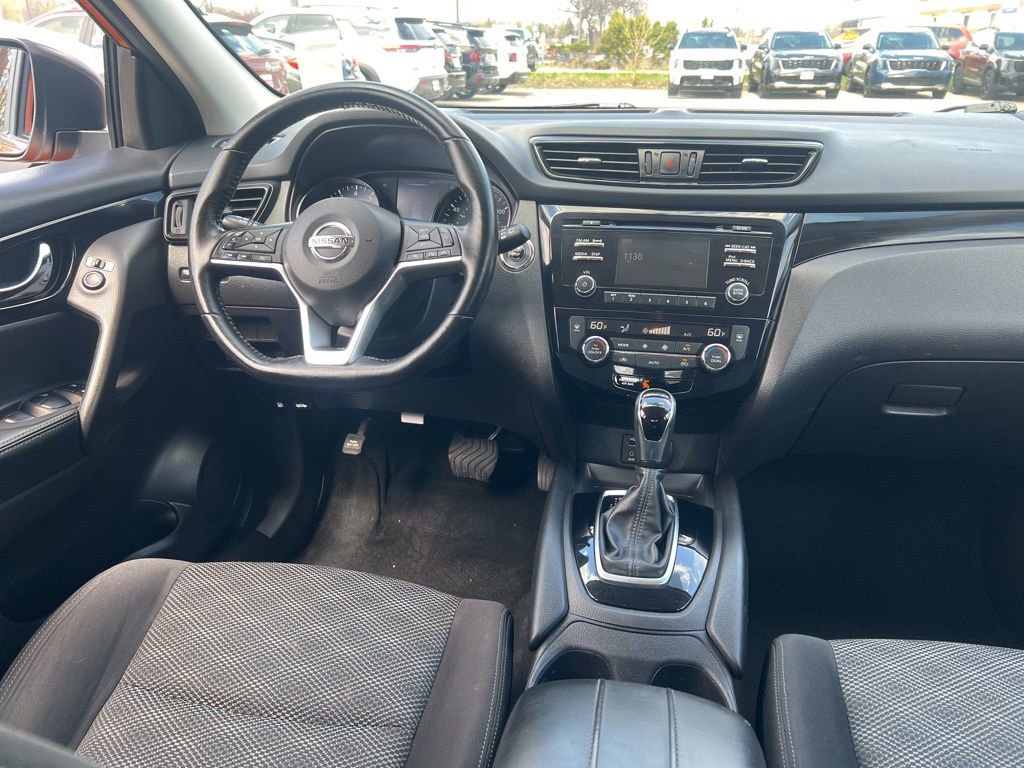 Used 2017 Nissan Rogue Sport SV w/ SV All-Weather Package AWD/4WD image 16