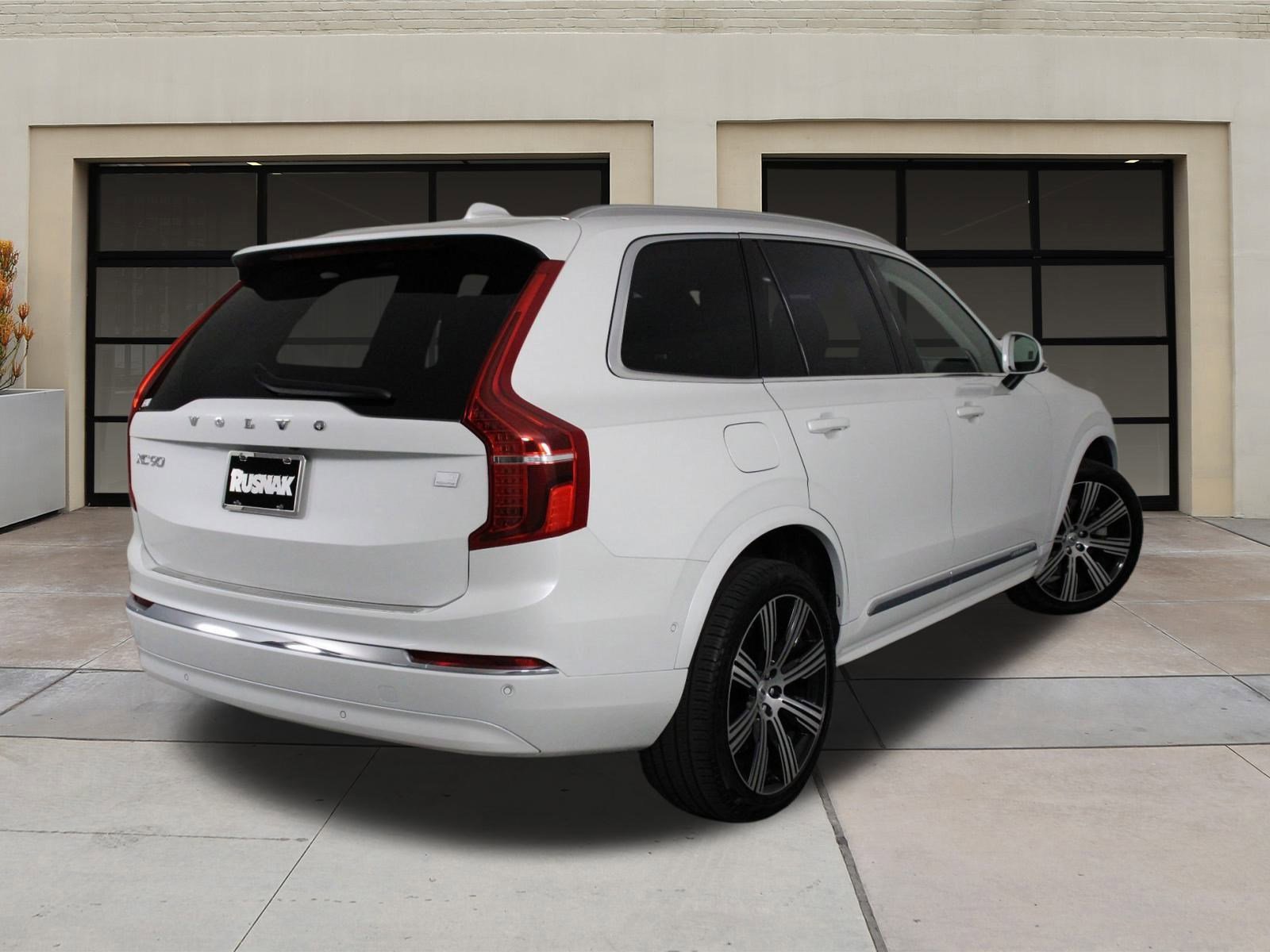 Certified 2024 Volvo XC90 T8 Plus w/ Protection Package Premier image 4