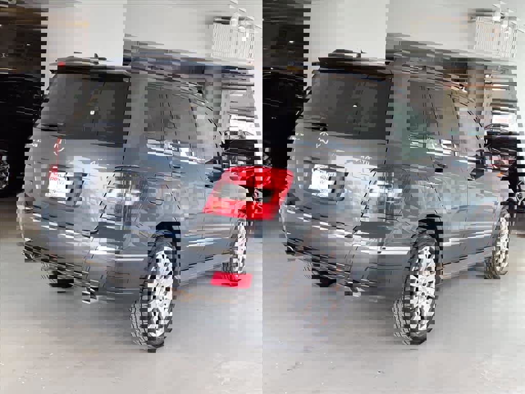 Used 2010 Mercedes-Benz GLK 350 4MATIC image 4
