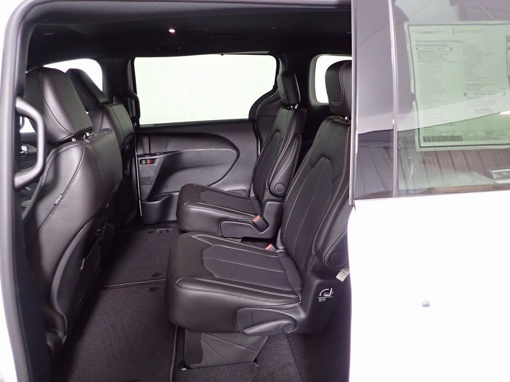 New 2026 Chrysler Pacifica Select image 28